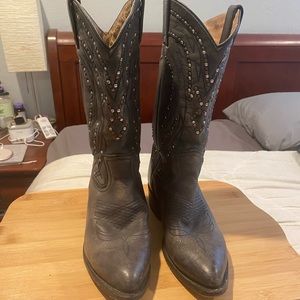 Beautiful boots with so much detail